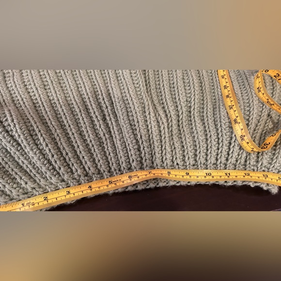 Handmade short sweater - Picture 6 of 6